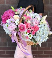Композиция солнечный день в Большом Царыне Цветочная композиция из Розы, Хризантемы, Пионы и Лизиантусы в корзине в Большом Царыне