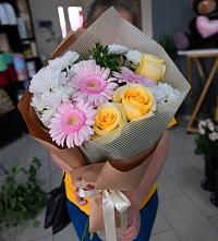 Букет цветов из:  Герберы, Розы и Хризантемы в Большом Царыне