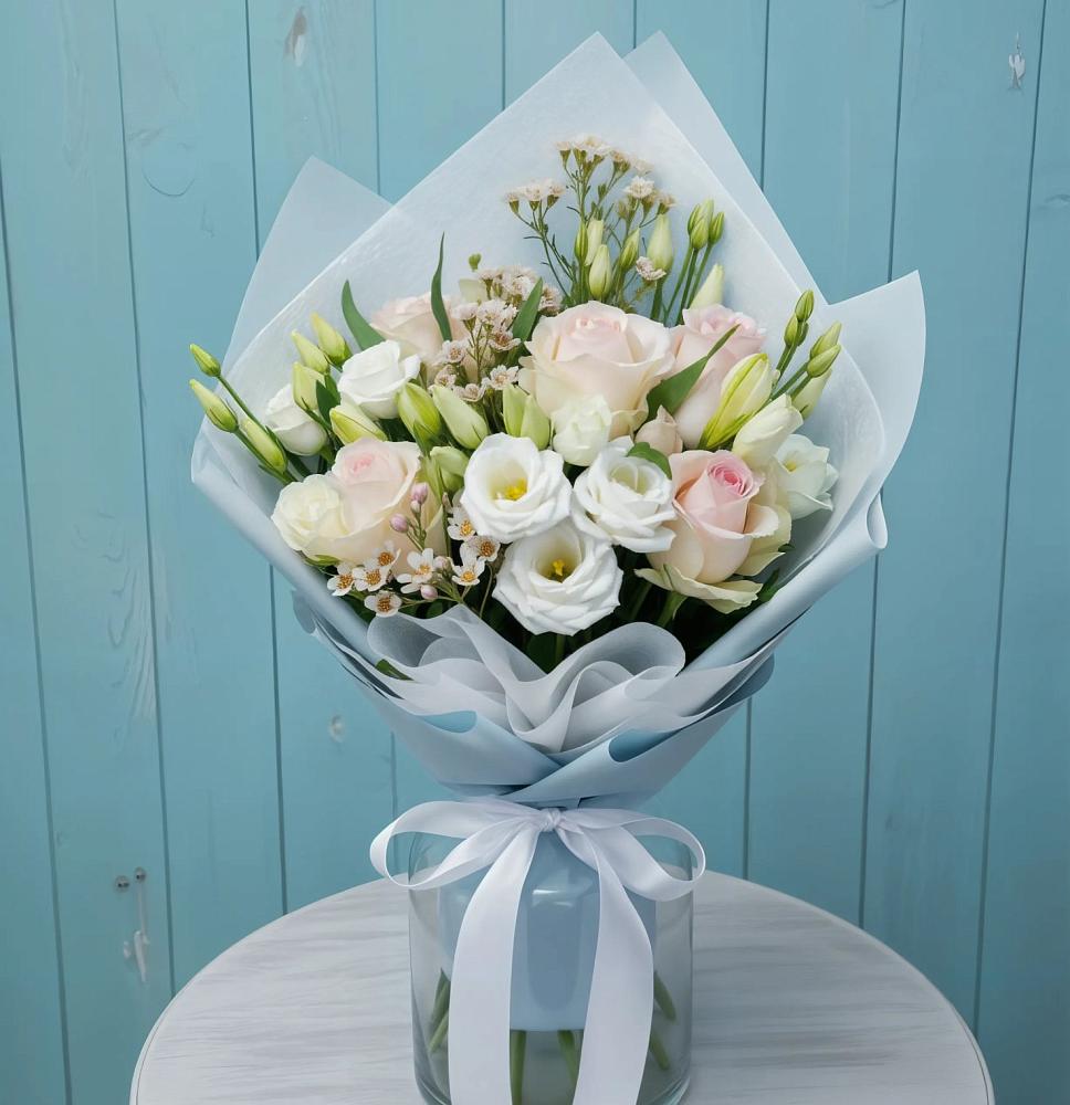 Букет цветов из: Розы и Лизиантусы в Большом Царыне