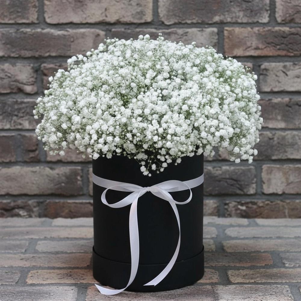 Цветочная композиция из Гипсофила в шляпной коробке в Большом Царыне