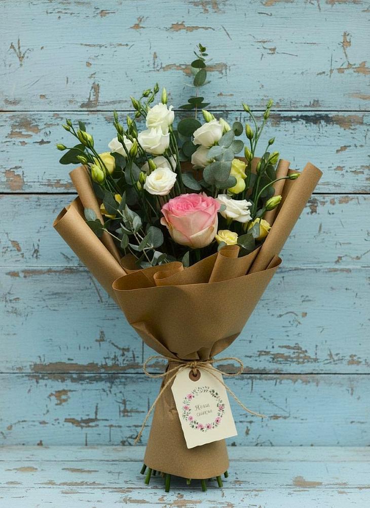 Букет цветов из: Розы и Лизиантусы в Большом Царыне