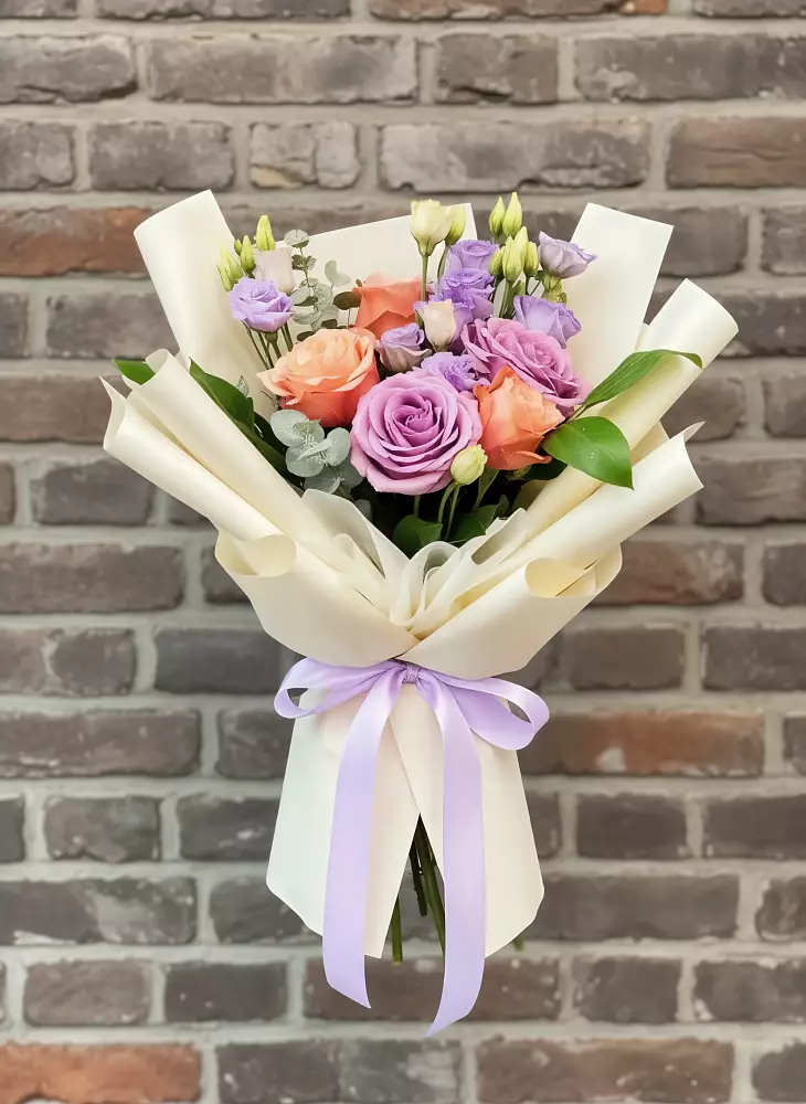 Букет цветов из: Лизиантусы и Розы в Большом Царыне