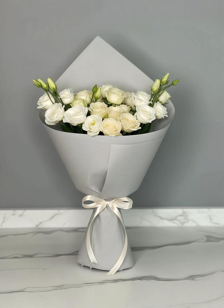 Букет цветов из: Розы и Лизиантусы в Большом Царыне