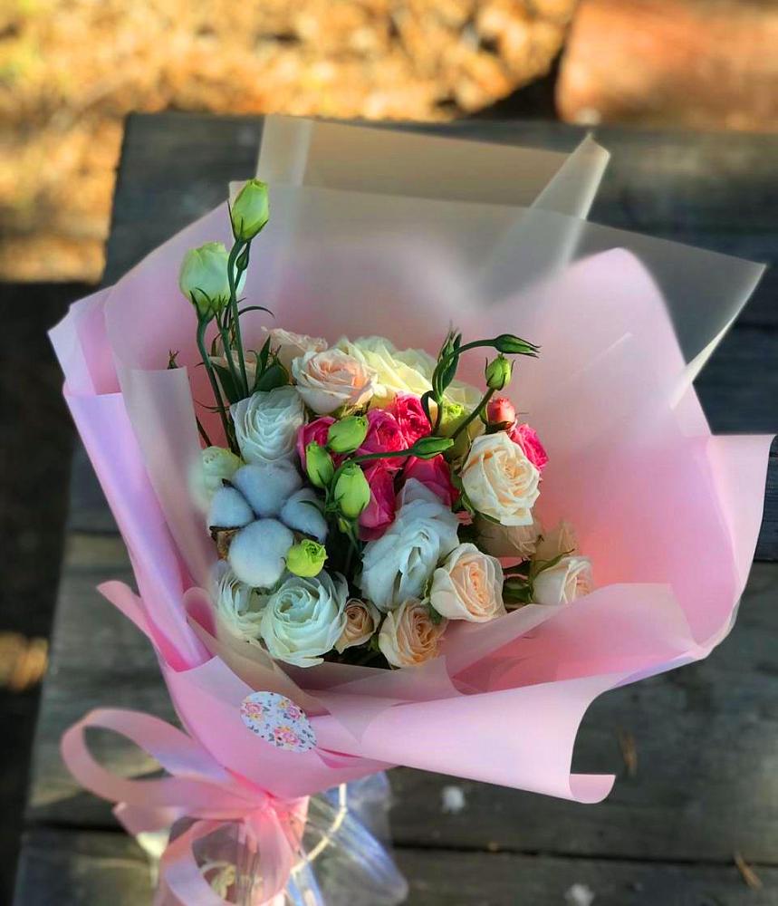 Букет цветов из: Розы и Лизиантусы в Большом Царыне