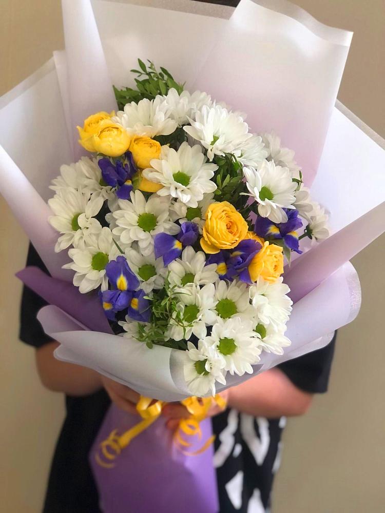 Букет цветов из: Ирисы, Хризантемы и Розы в Большом Царыне