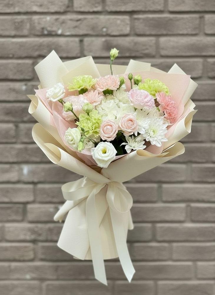 Букет цветов из: Гвоздики, Розы, Лизиантусы и Хризантемы в Большом Царыне