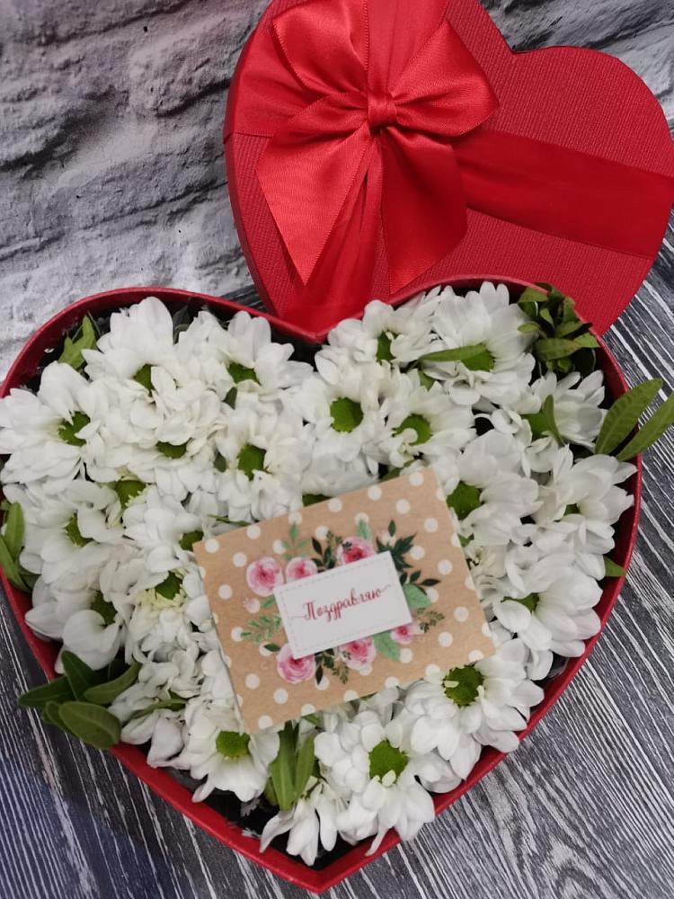 Цветочная композиция из Хризантемы в виде сердца в Большом Царыне