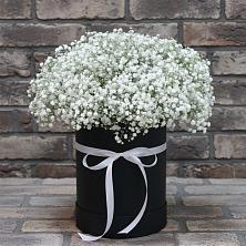Цветочная композиция из Гипсофила в шляпной коробке в Большом Царыне