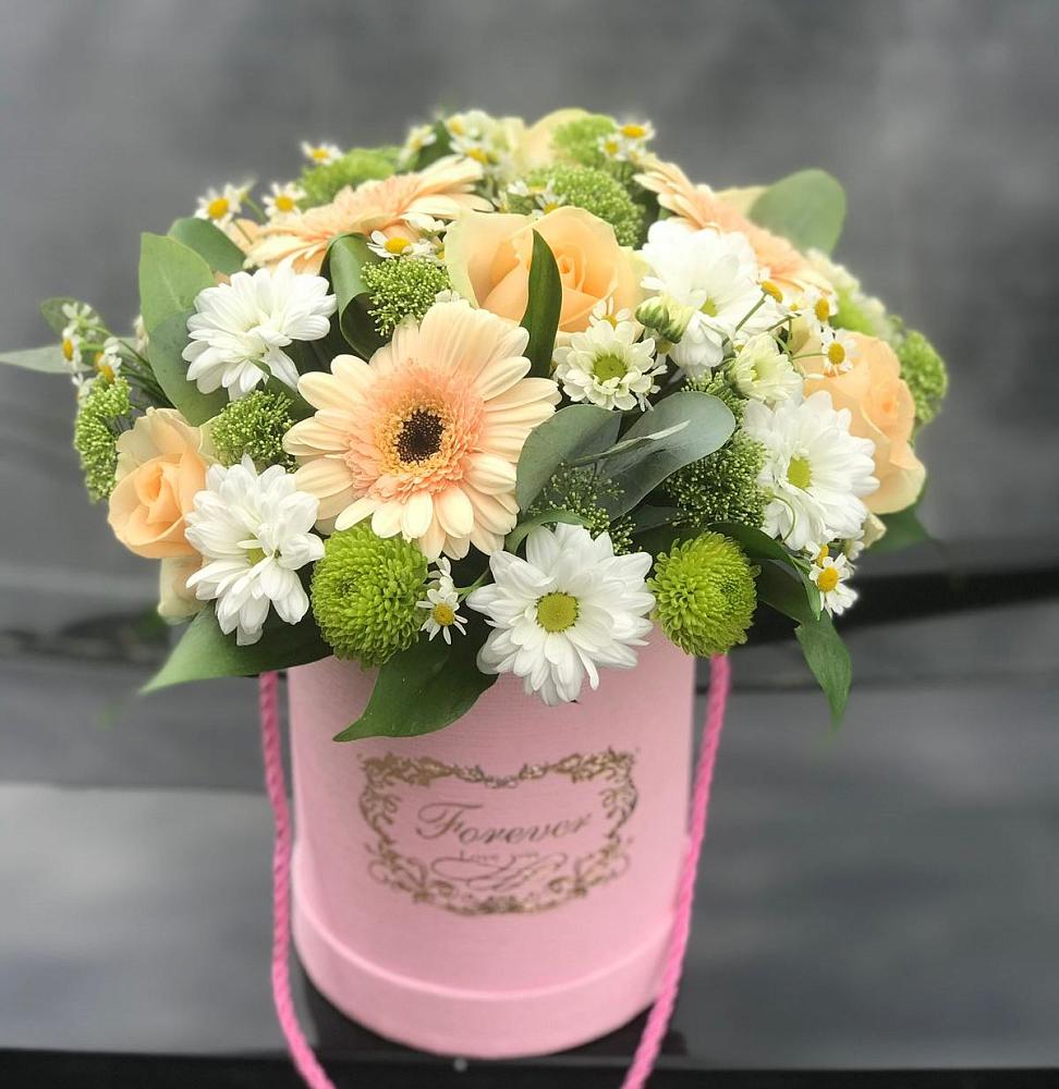 Цветочная композиция из Розы, Герберы и Хризантемы в шляпной коробке в Большом Царыне