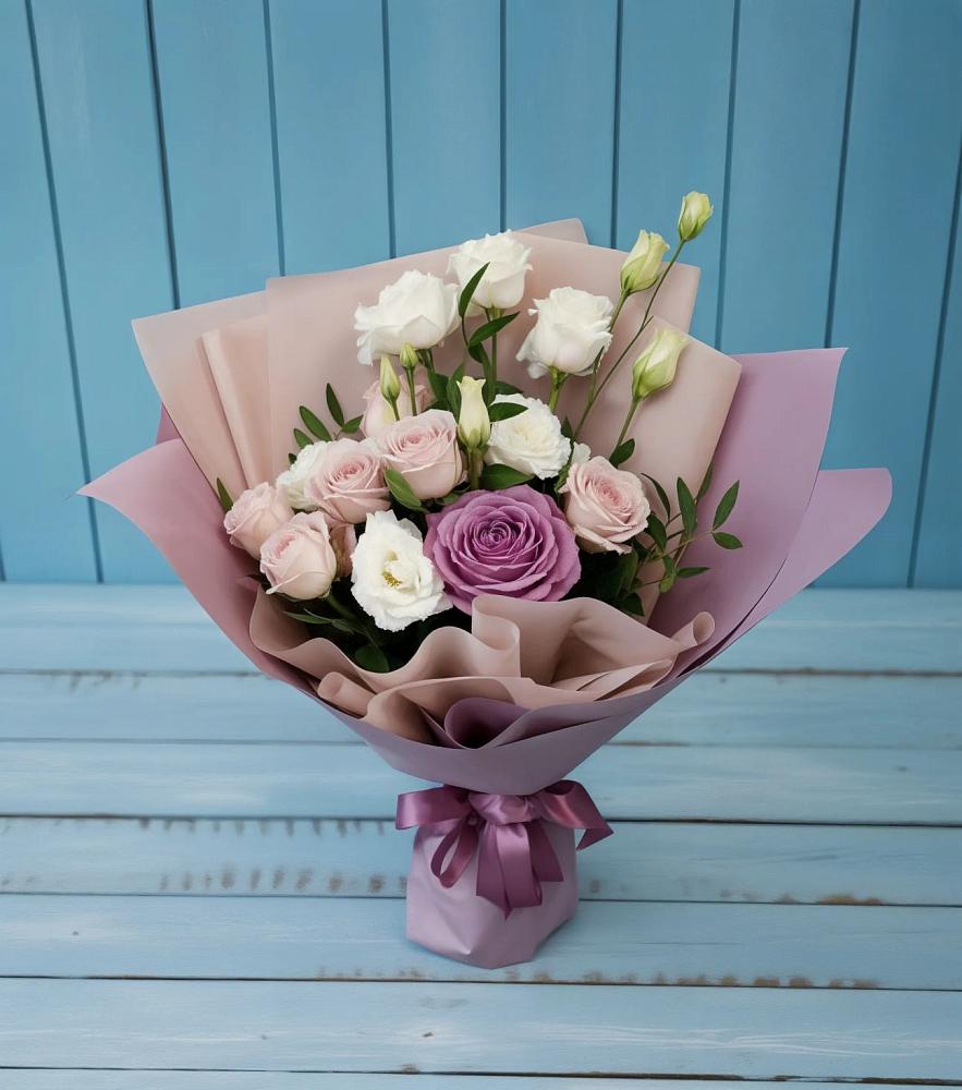 Букет цветов из: Розы и Лизиантусы в Большом Царыне